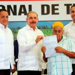 danilo_entrega_titulos_arenoso