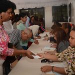 Maestros jubilados reciben pago  por concepto de invalidez