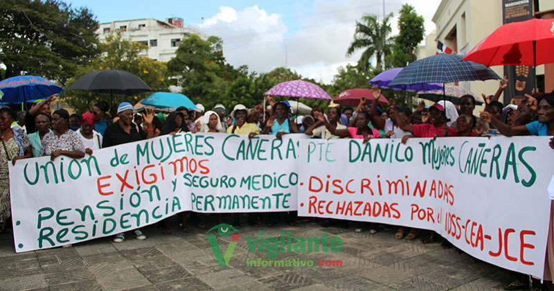 Mujeres de los bateyes