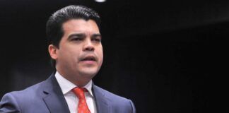 Wellington Arnaud destaca avances en agua y saneamiento