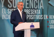 Abinader habla de estabilidad y confianza del sistema financiero nacional