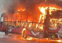 Se incendia autobús OMSA en el sector María Auxiliadora del Distrito Nacional