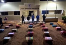 VIDEO: Incautan 806 paquetes de cocaína y apresan tres hombres en las costas de Pedernales