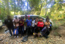 VIDEO: Ejército detiene 30 haitianos indocumentados en tres vehículos en Monción