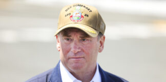 Renuncia el secretario de la Armada de Estados Unidos