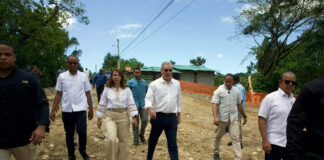 Abinader anuncia construcción de 112 apartamentos para afectados por las lluvias en Villa Montellano