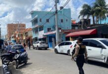 Agentes de la DNCD son recibidos a pedradas durante operativo en la 42 de Capotillo