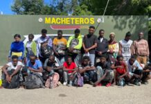 Ejército intercepta vehículo con 20 indocumentados tras persecución en Valverde
