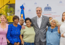 Luis Abinader inicia entrega del “Cariñito a las Madres”