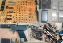Policía y Ministerio Público ocupan armas, municiones y equipos durante allanamientos