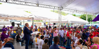 Danilo Medina dice dirigentes de otras organizaciones: “Nos están buscando para que les abramos las puertas”