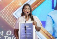 Periodista de RNN Margaret Ramírez recibe Premio Héroe al Mérito Comunicacional