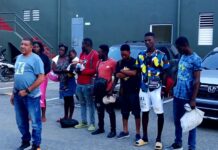 Detienen conductor transportaba haitianos indocumentados en autobús de pasajeros en SJM