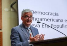 Politólogo imparte en el Senado conferencia «Estado de la Democracia en América Latina”