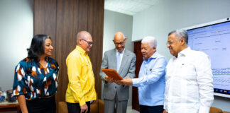 Rector ITSC recibe reconocimiento delegación Casa de China