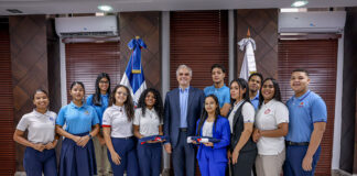 Despiden delegaciones de estudiantes representará RD en Kenia y Estados Unidos en programas internacionales de liderazgo