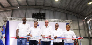 Abinader y Kelvin Cruz entregan remozado multiuso Dante Lemonier en Los Alcarrizos