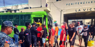 Trasladan otros 400 internos desde cárcel de La Victoria al CCR Las Parras