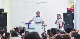 César Ruiz entrega mochilas a 2 mil niños de escasos recursos en Las Terrenas