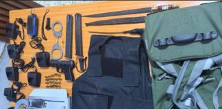 Policía y Ministerio Público ocupan armas, chaleco antibalas y otros objetos en allanamiento en La Vega