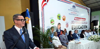Ministro de Trabajo destaca educación como puente hacia el futuro al dar apertura al año escolar en Bonao
