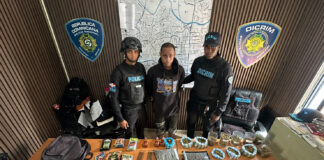 Policía ocupa “drogas” y una balanza durante operativo en Cristo Rey; arresta a joven