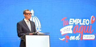 Miles de personas acuden a la jornada de empleos turísticos del Ministerio de Trabajo en La Romana