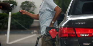 Gobierno congela precios de los principales combustibles y otros suben entre RD$7.89. y RD$9.23.
