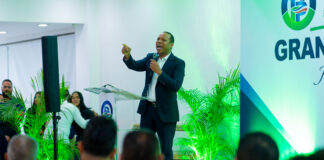 Milton Morrison y País Posible juramentan 970 nuevos miembros en Moca y SFM