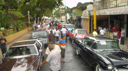 Club de Autos Antiguos visito San José de Ocoa