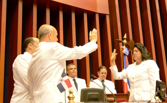 Cristiana Lizardo jura como primera presidenta del Senado