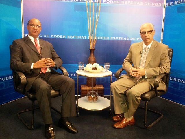El periodista Federico Méndez entrevista al ex embajador en Washington y experto en Derecho Constitucional, Flavio Darío Espinal